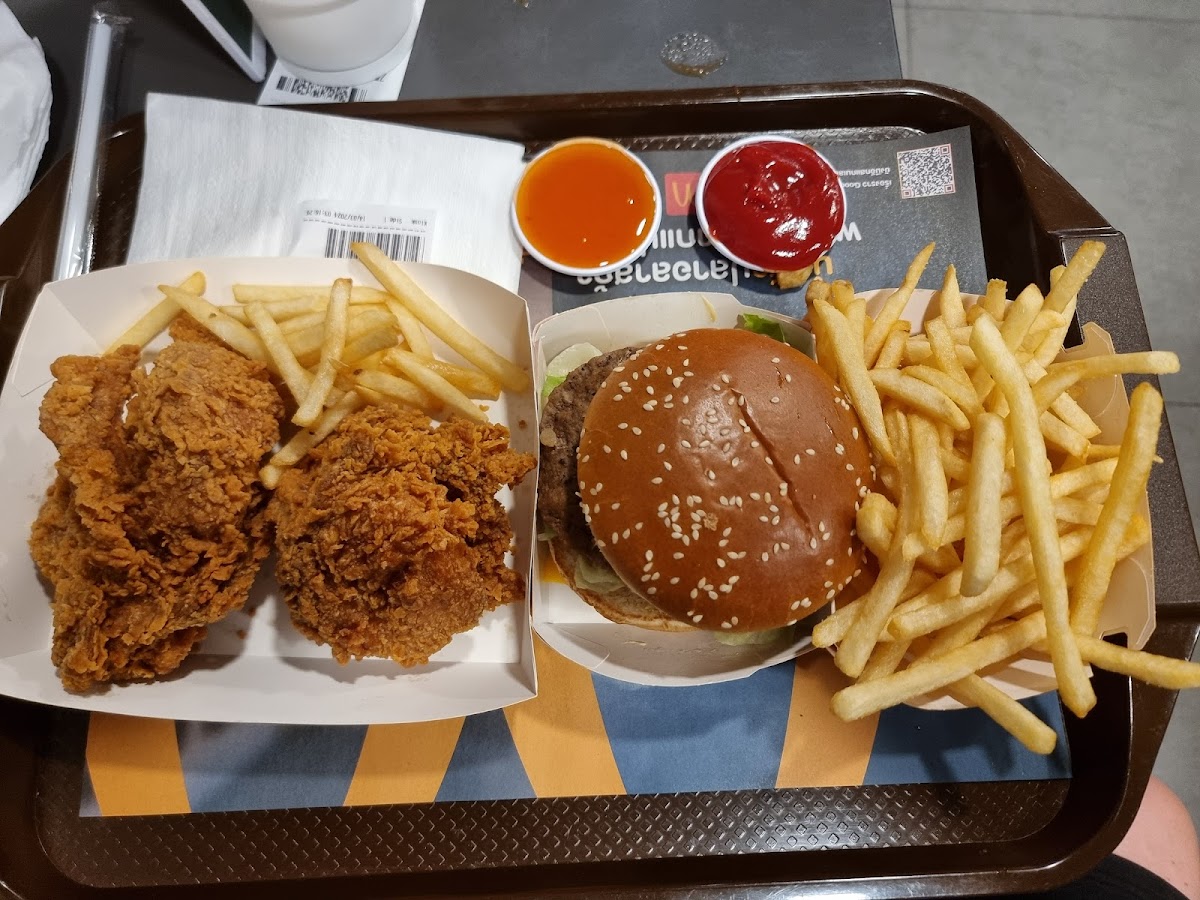 McDonald's - Soi Buakhao - Photo 8