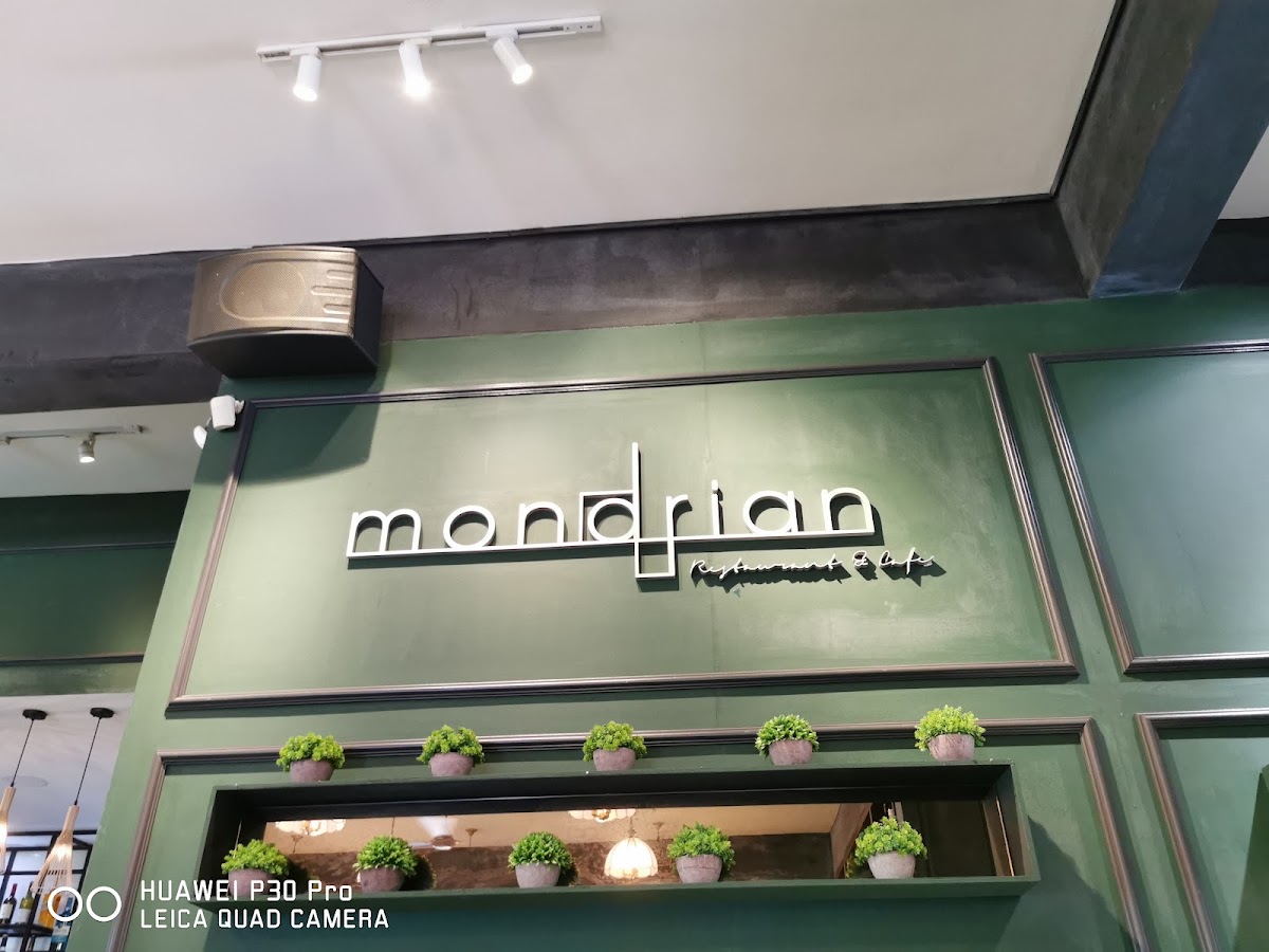 Mondrian Restaurant Café - Photo 2