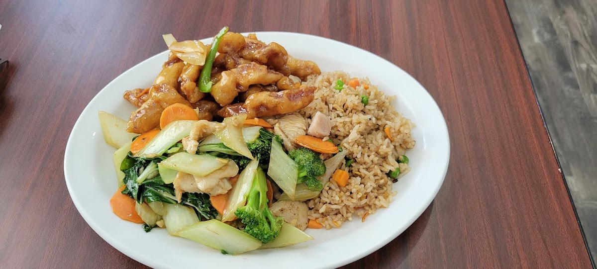 Mei’s Family Restaurant - Photo 6