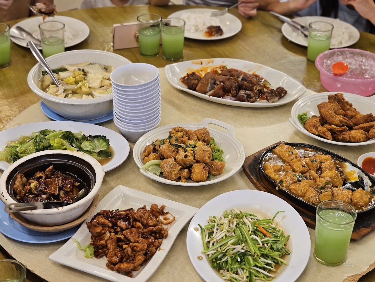 Xin Chern Restaurant - Photo 2