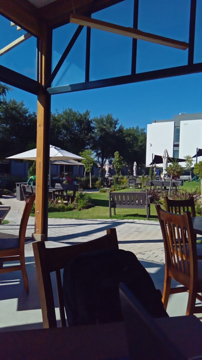 Three Roses Café - Photo 9