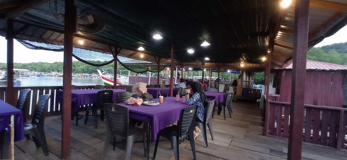 Restoran Terapung Teluk Bayu