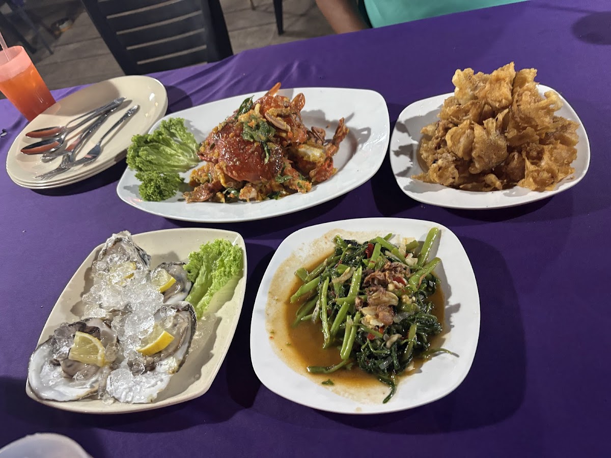 Restoran Terapung Teluk Bayu - Photo 2