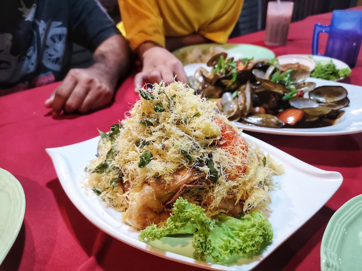 Restoran Terapung Teluk Bayu - Photo 6