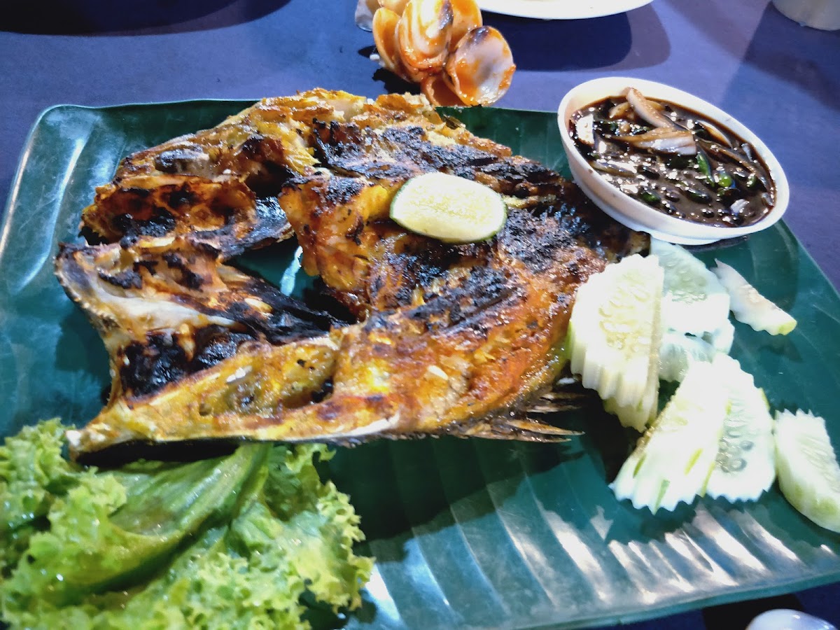 Restoran Terapung Teluk Bayu - Photo 7