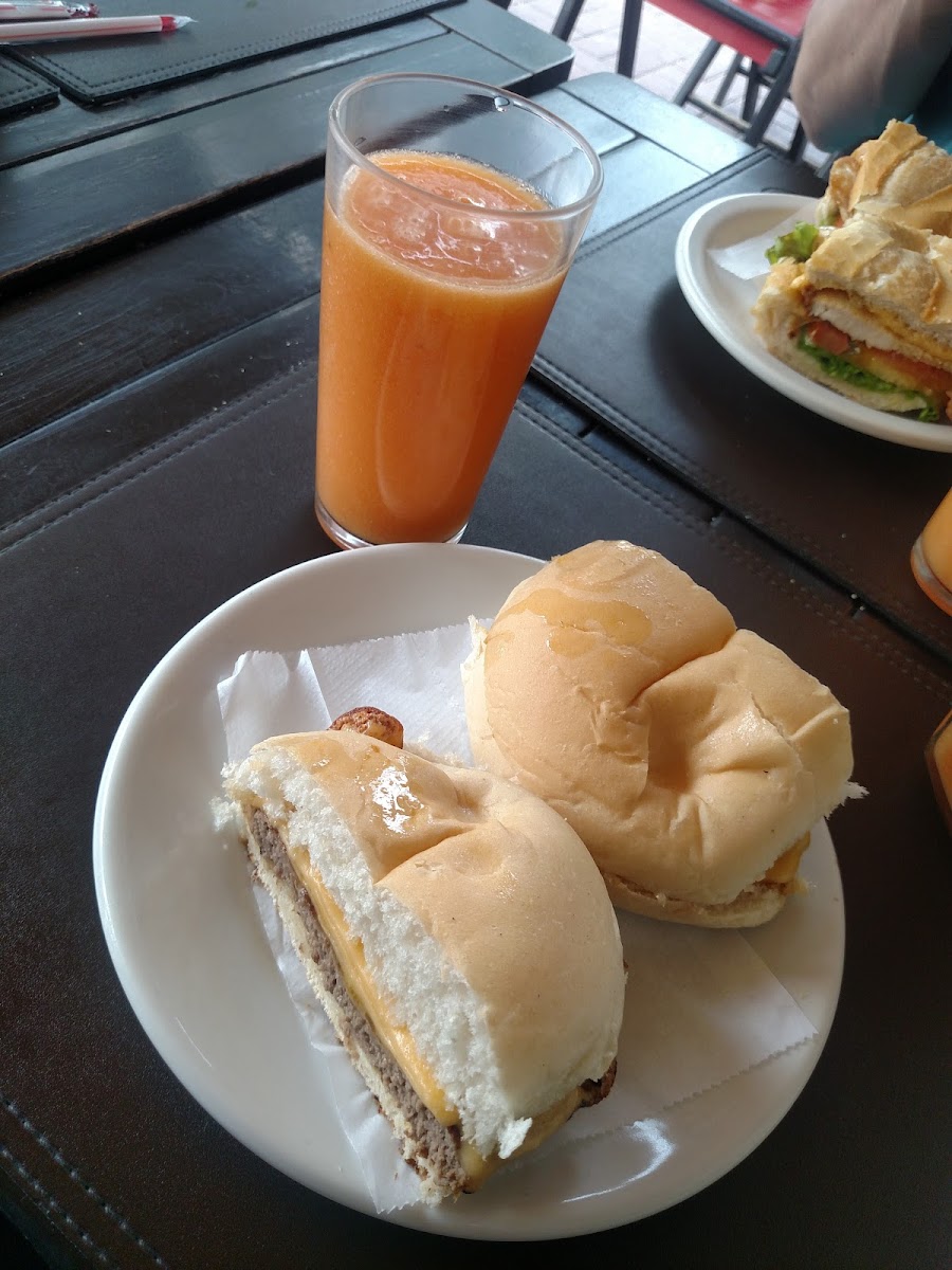 Caviar Bar e Lanchonete - Photo 4