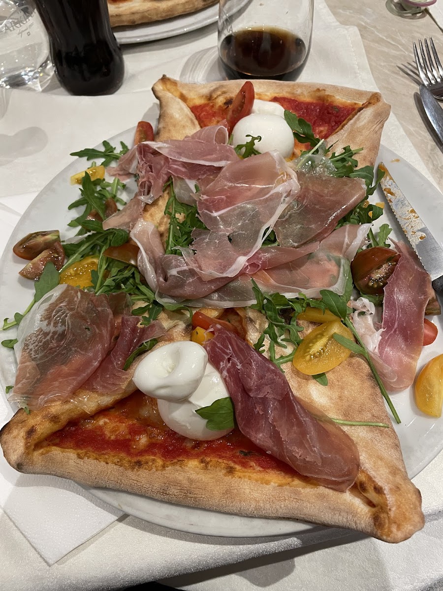 Trattoria Pizzeria Central - Photo 2