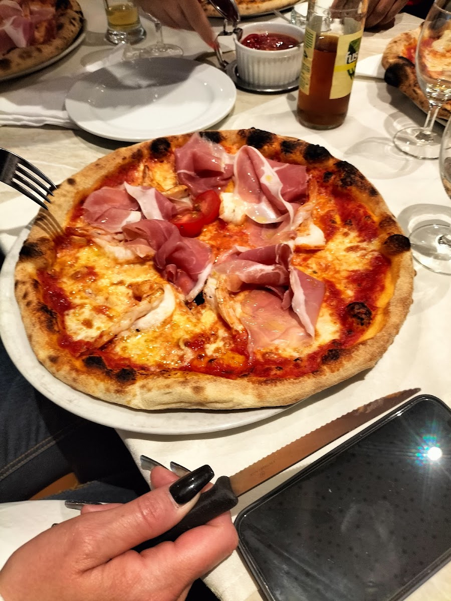 Trattoria Pizzeria Central - Photo 3