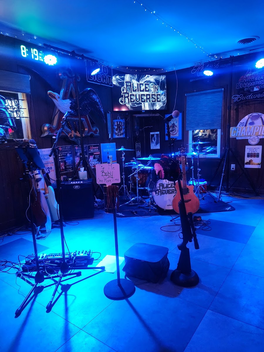 Dog Prairie Tavern - Photo 3