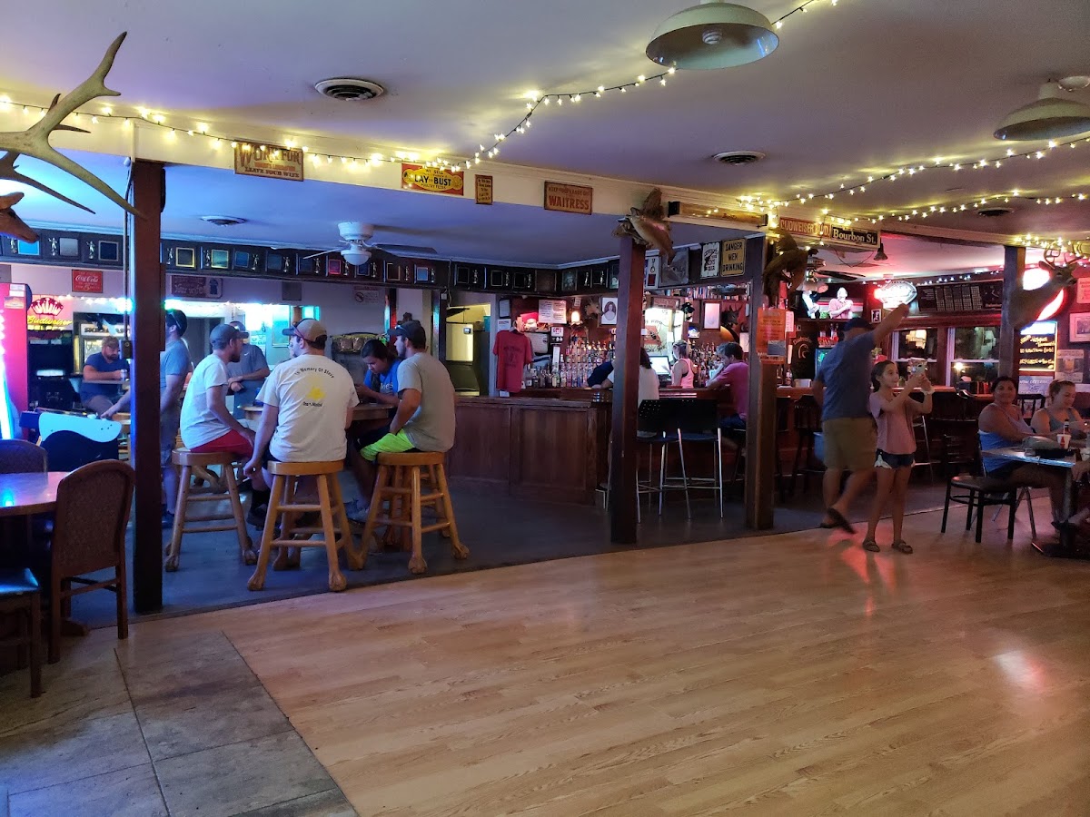 Dog Prairie Tavern - Photo 4