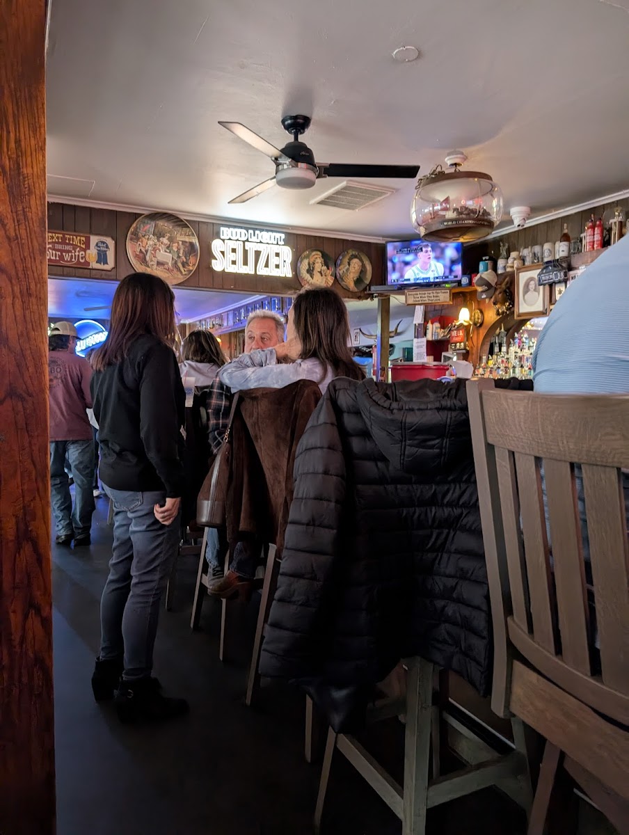 Dog Prairie Tavern - Photo 8