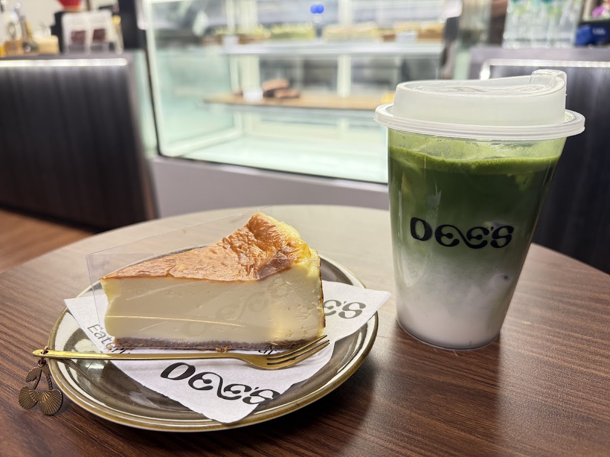 Dee's Coffee and Eatery - Photo 3