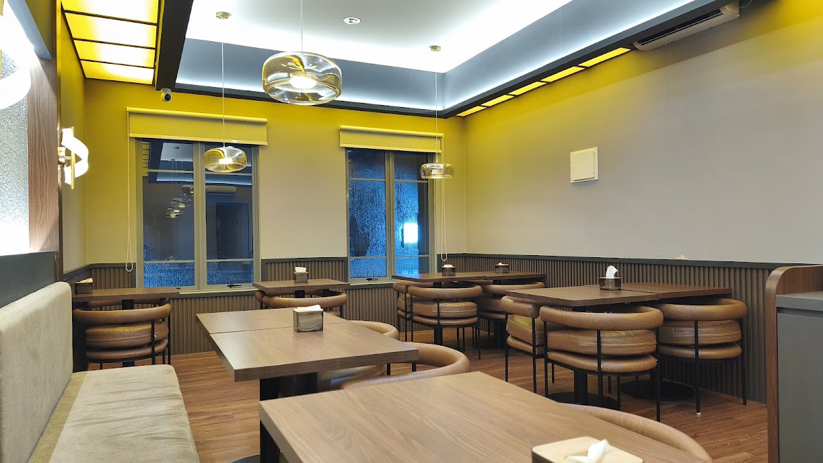 Dee's Coffee and Eatery - Photo 6
