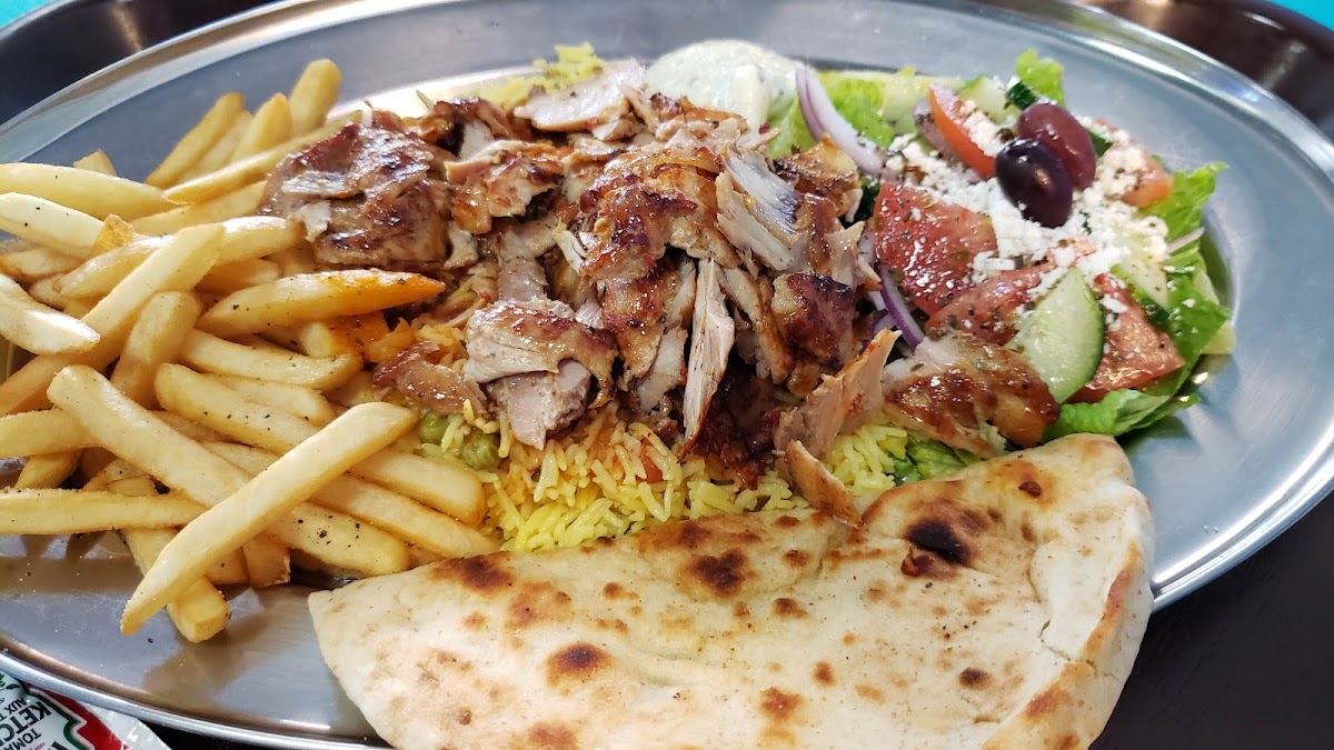 Elayna's Restaurant - Photo 9