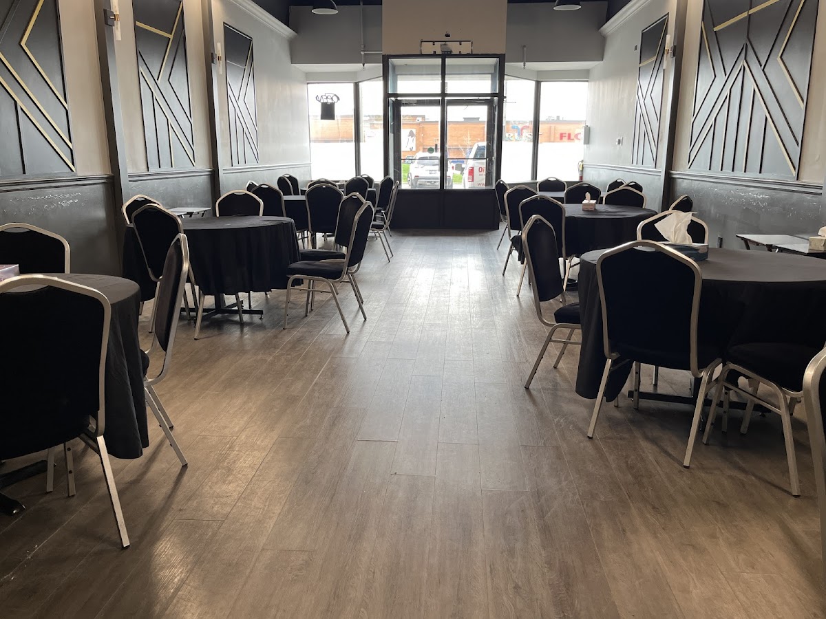 Elayna's Restaurant - Photo 4