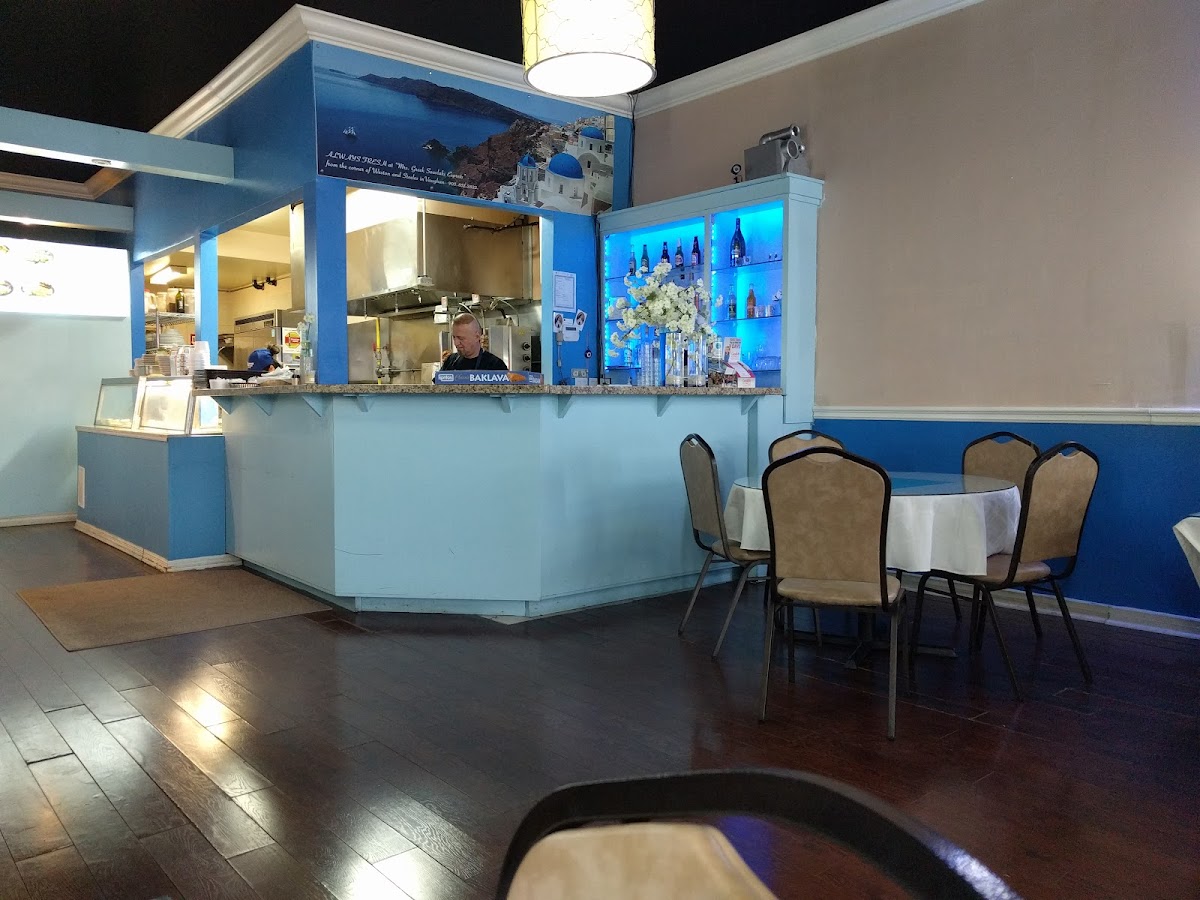 Elayna's Restaurant - Photo 6