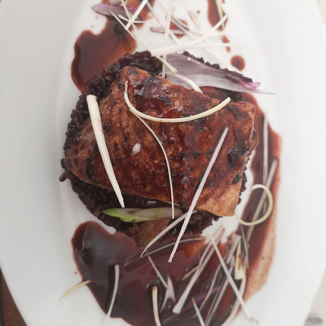 Espadon Au Vin Rouge