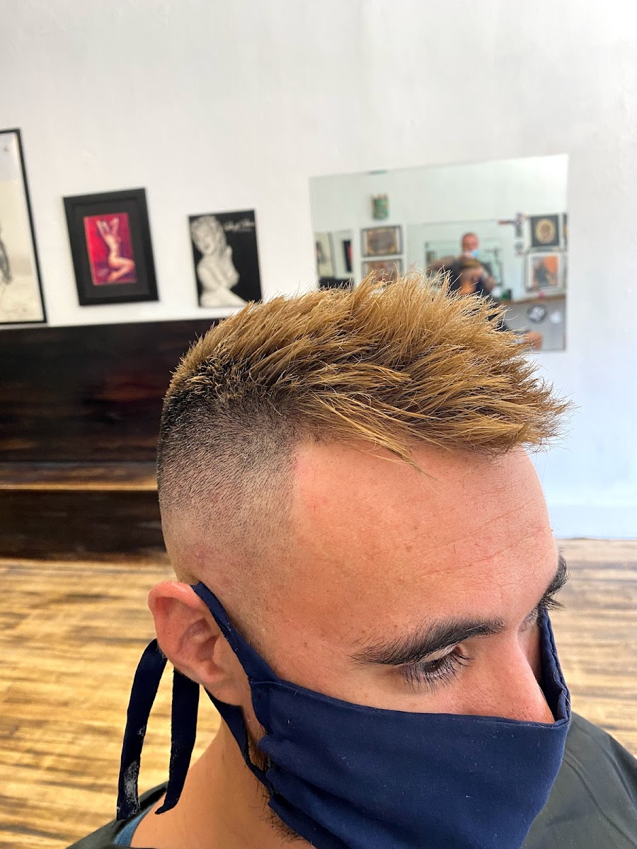 Ralph's Barbershop - Photo 9