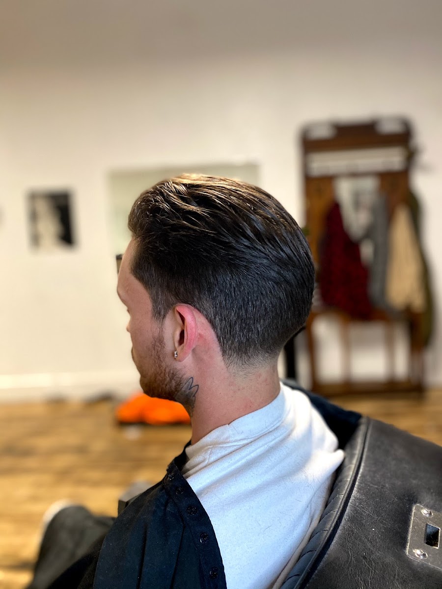 Ralph's Barbershop - Photo 4