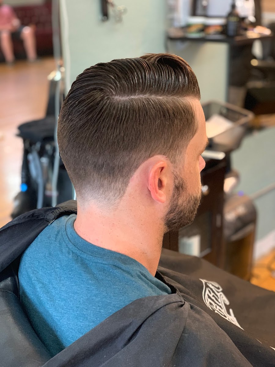 Ralph's Barbershop - Photo 7