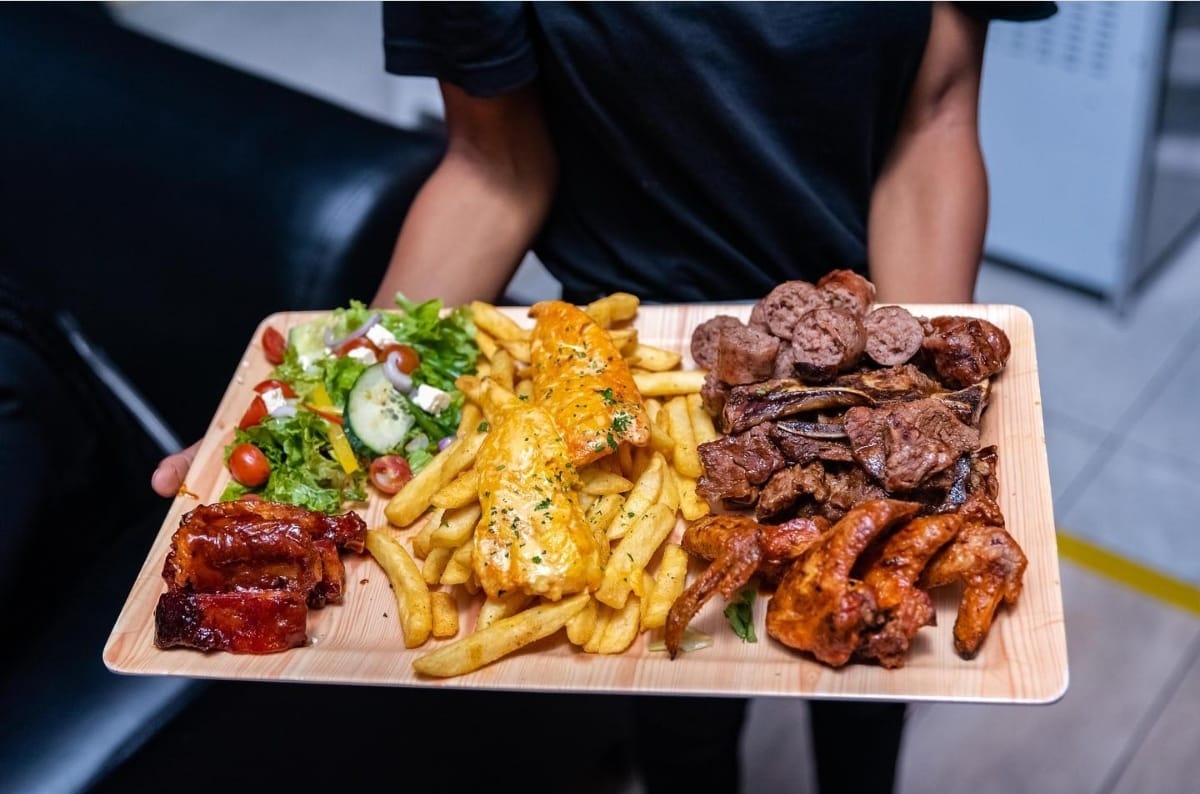 Wild & Out pub and Eatery - Photo 4