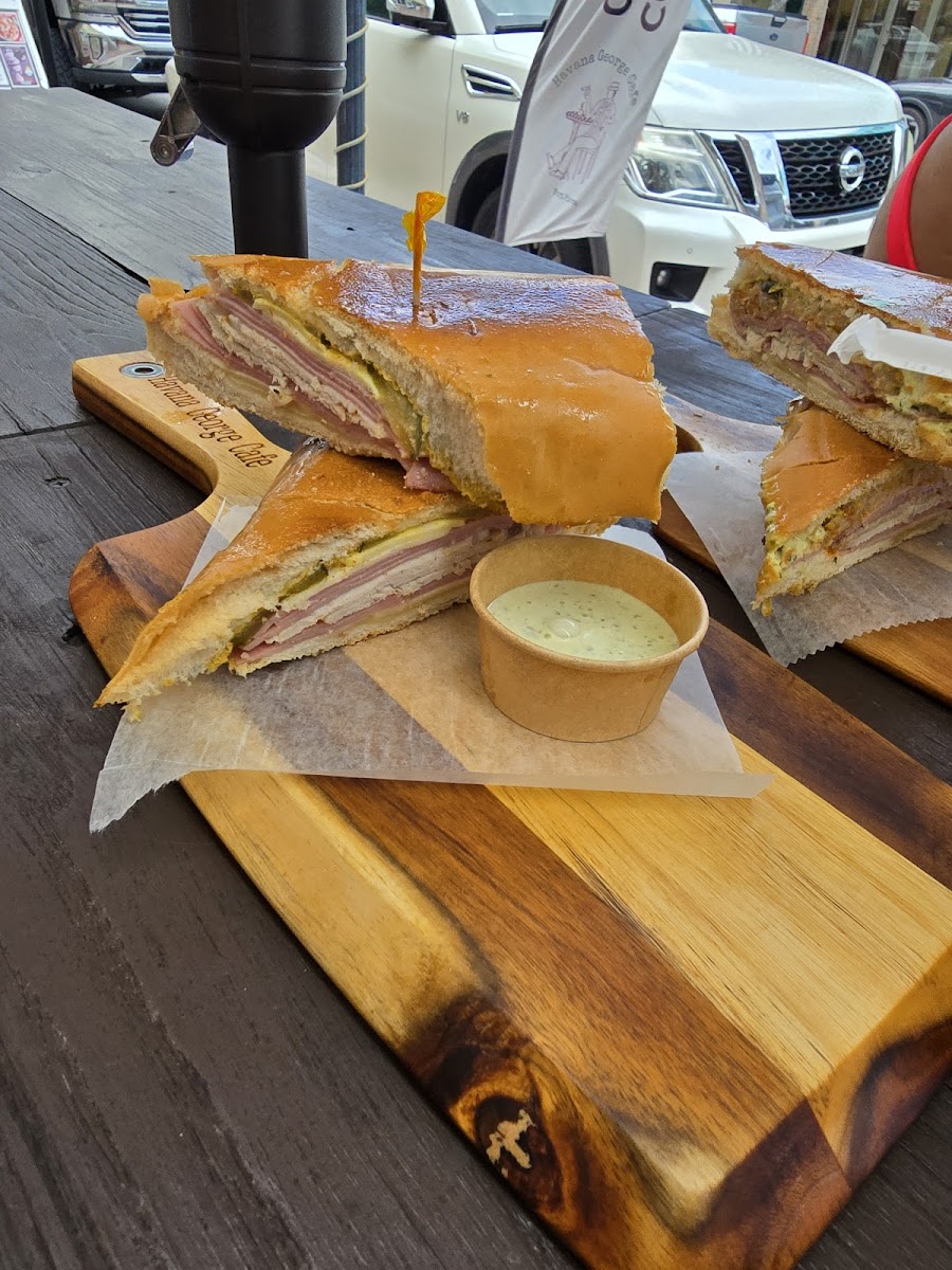 Havana George Cafe - Photo 7