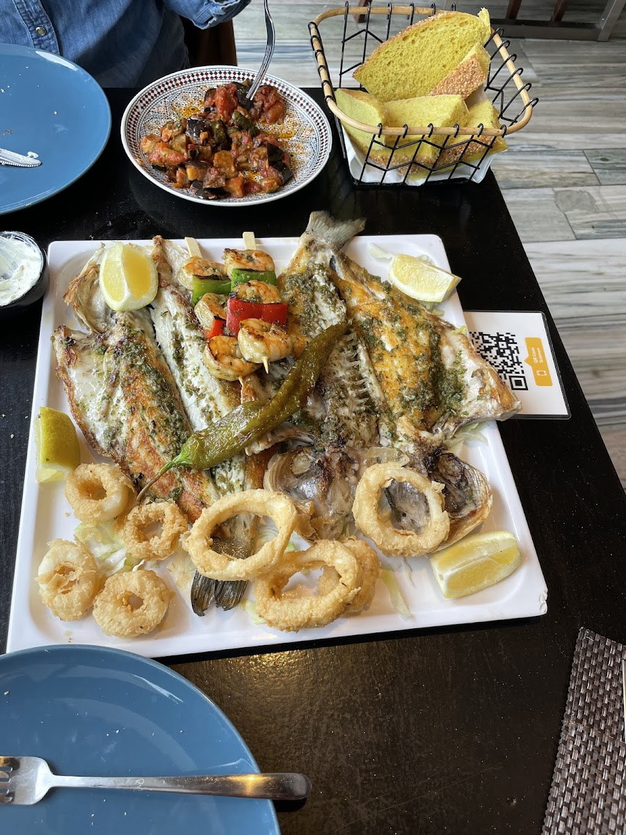 Tanger Seafood - Photo 4