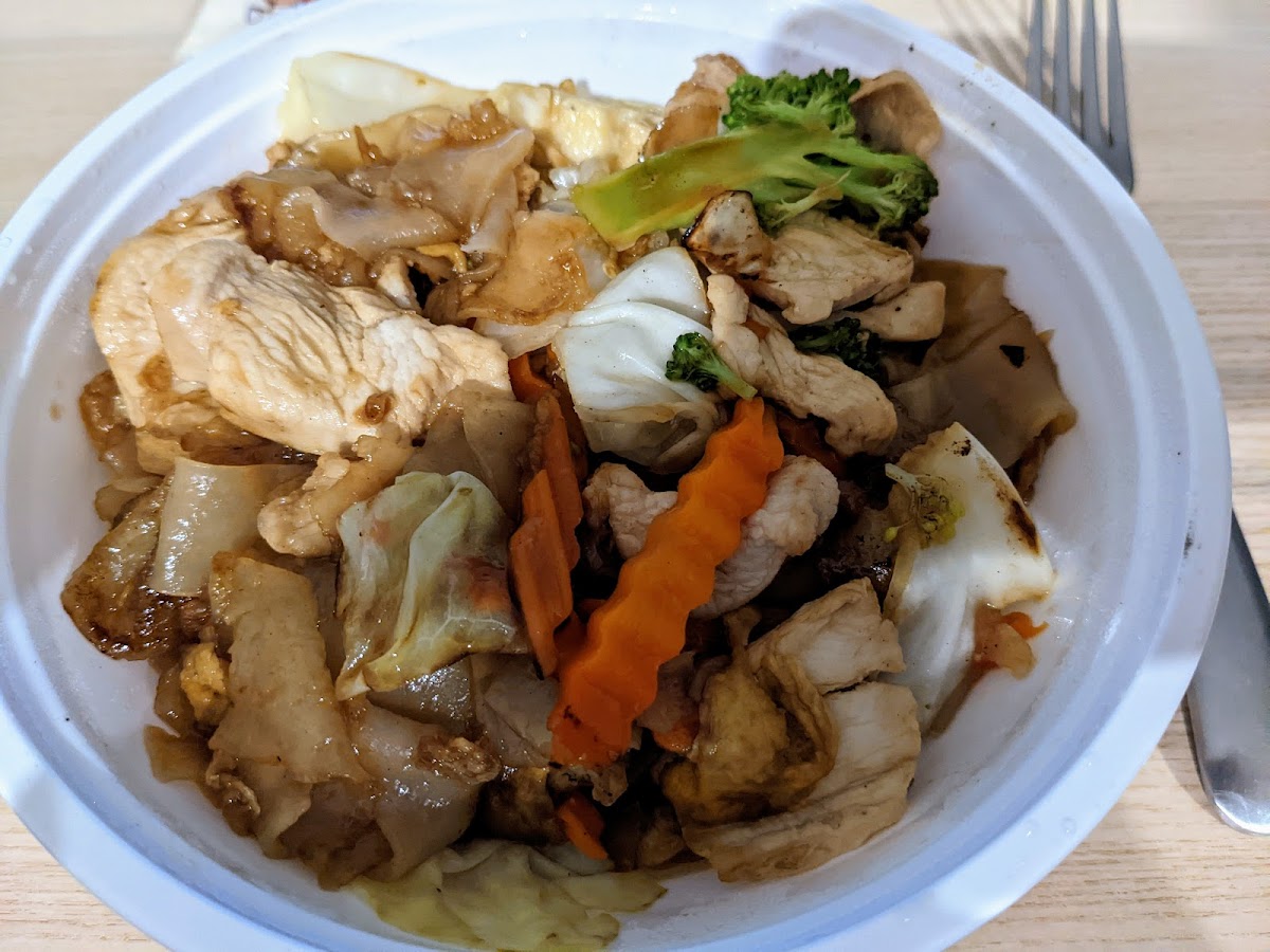 Kob's Thai Kitchen - Photo 2