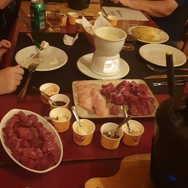 Festival de Fondue Carne Frango Queijo E Chocolate