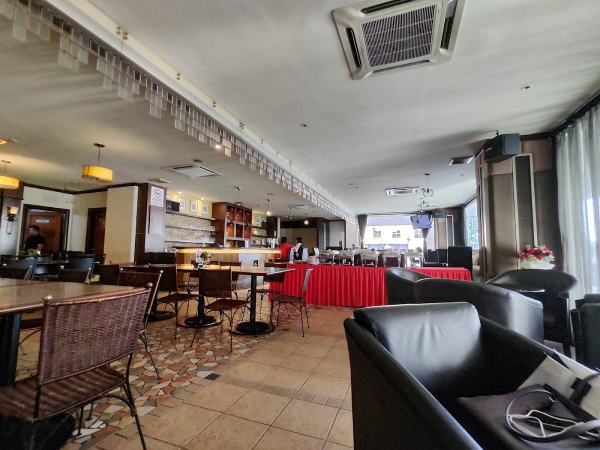 Vegas Bar & Grill - Photo 9