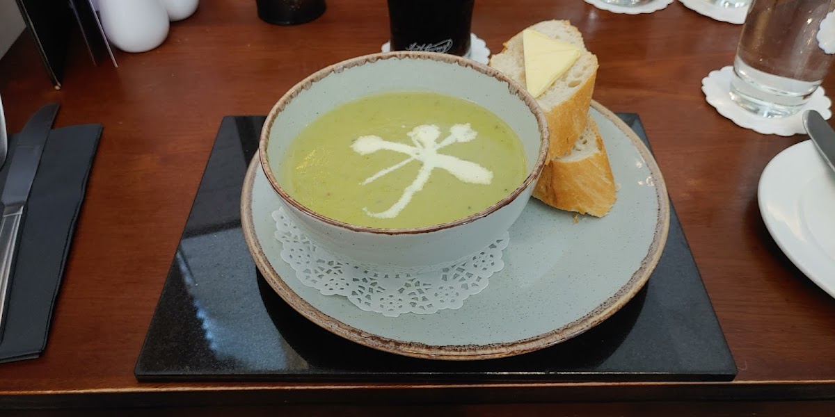 Urquhart’s Restaurant - Photo 9