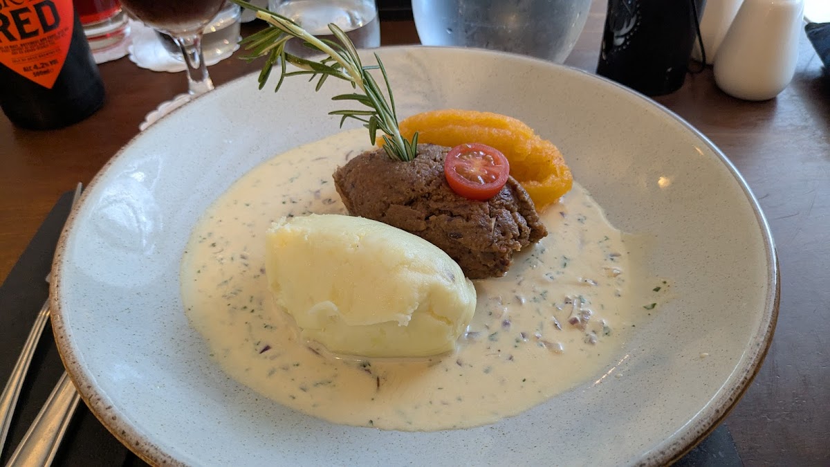 Urquhart’s Restaurant - Photo 2