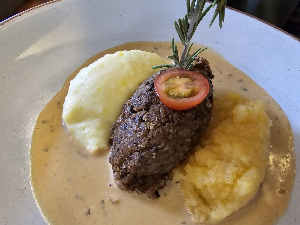 Urquhart’s Restaurant - Photo 3