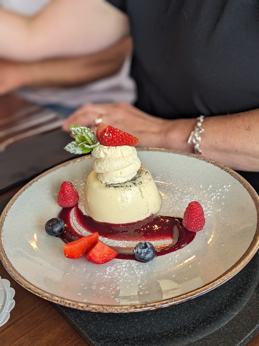 Urquhart’s Restaurant - Photo 6