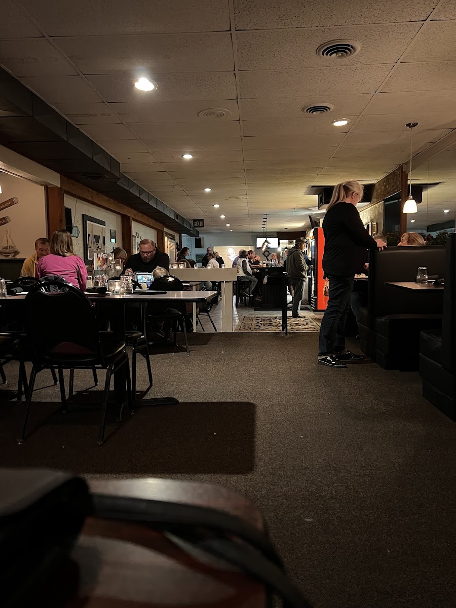 Outrigger Restaurant & Lounge - Photo 4