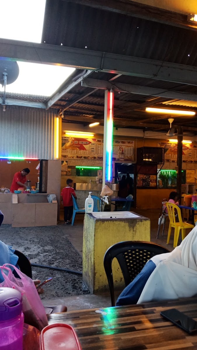 Restoran Sri Tanjung - Photo 3