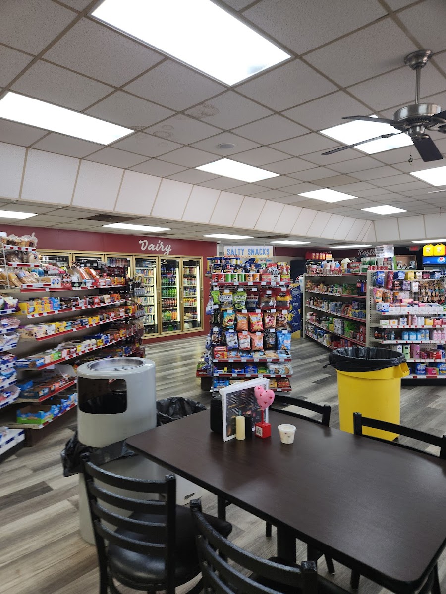 Robin's Market & Cafe - Photo 3