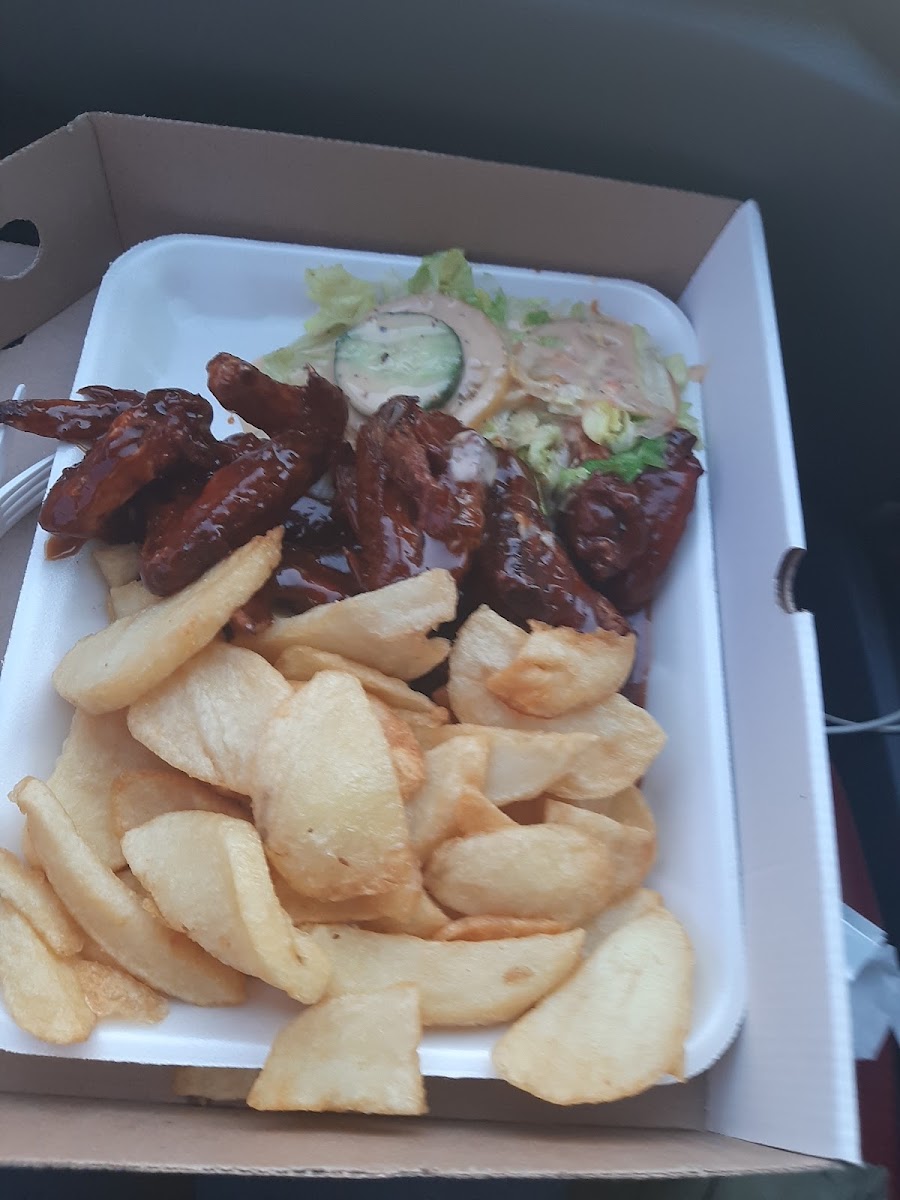 Burger Box Roadhouse - Photo 9