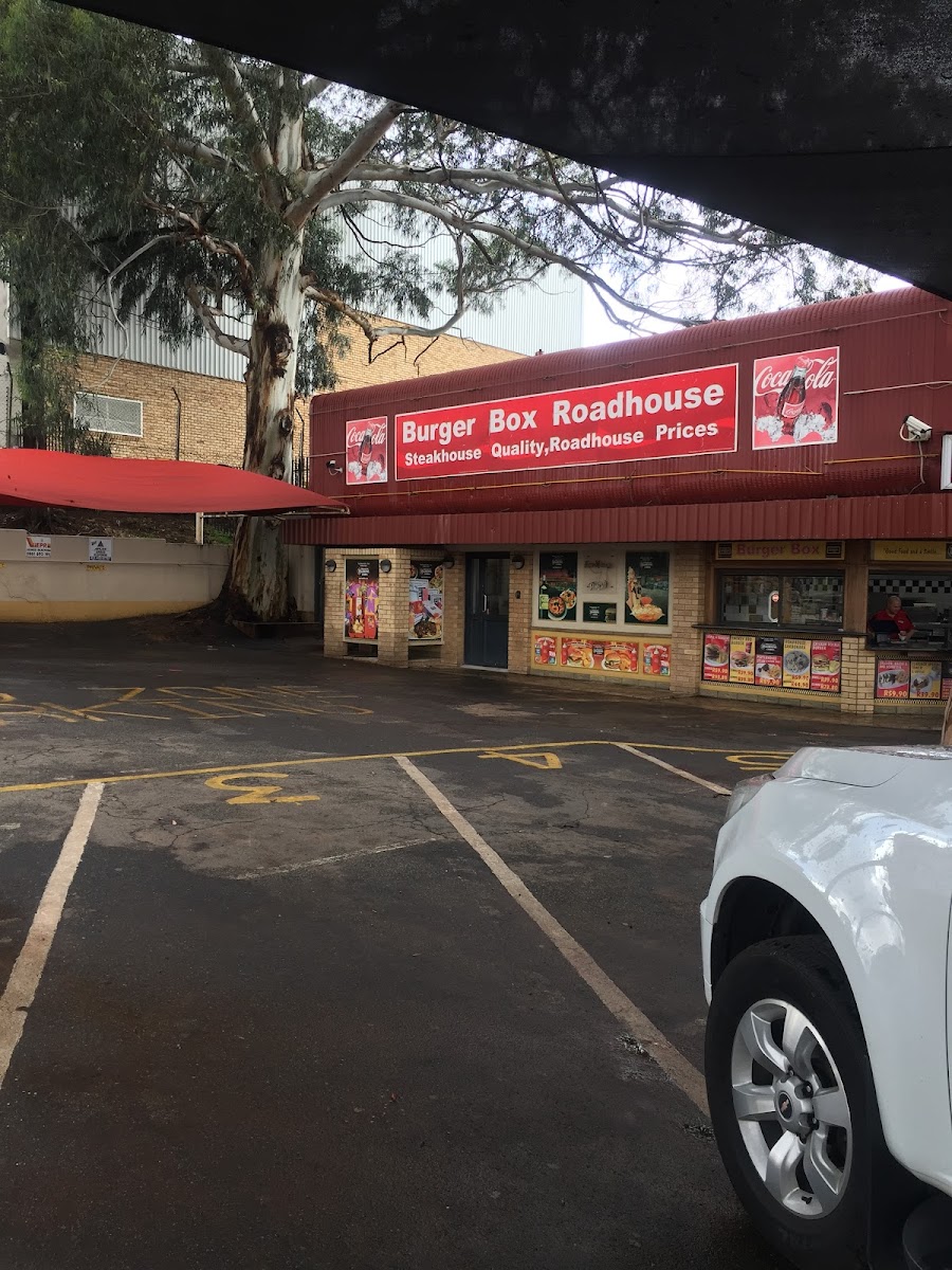 Burger Box Roadhouse - Photo 3