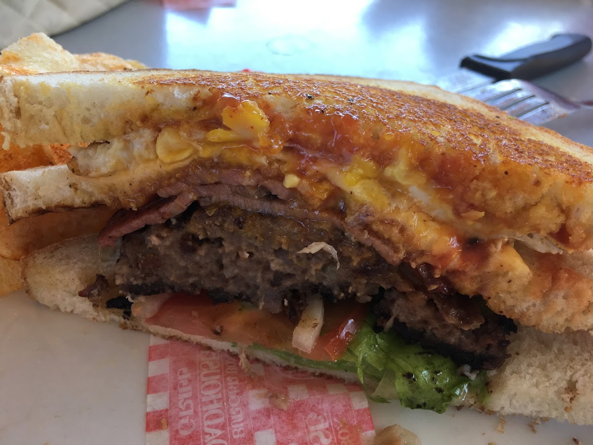 Burger Box Roadhouse - Photo 6