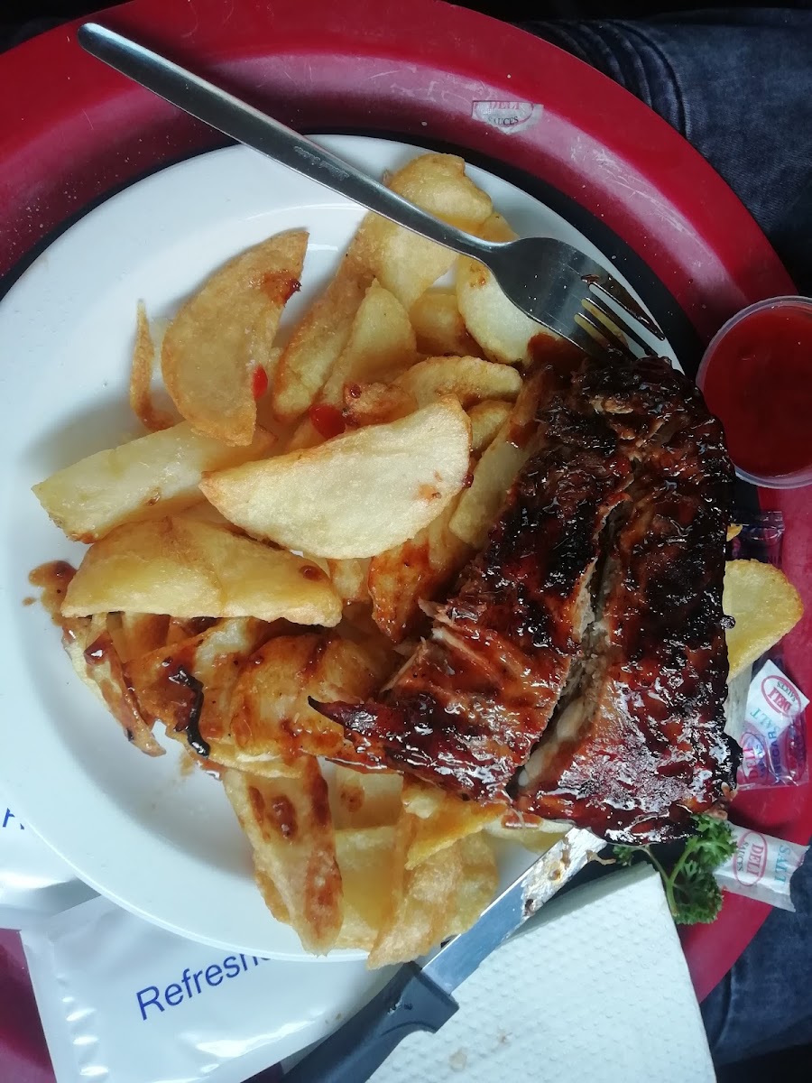 Burger Box Roadhouse - Photo 7