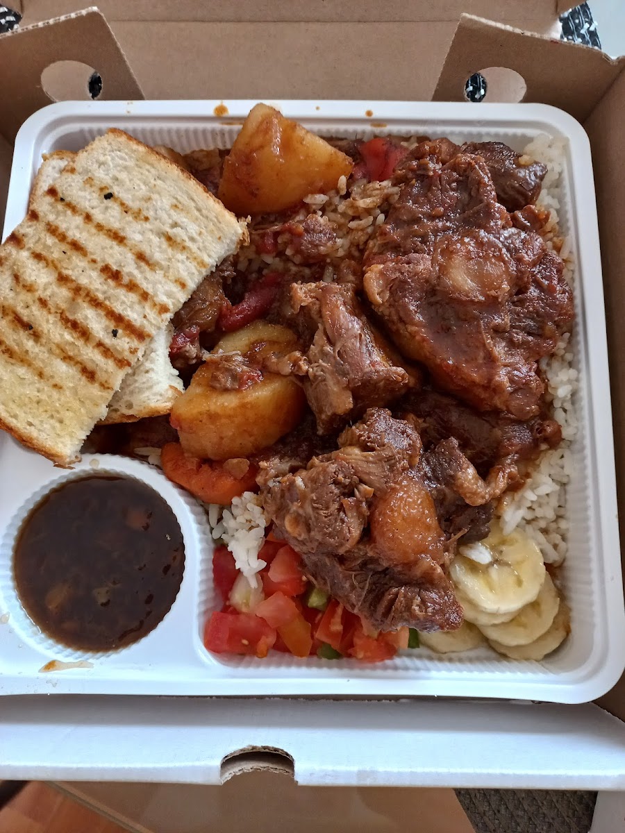 Burger Box Roadhouse - Photo 8