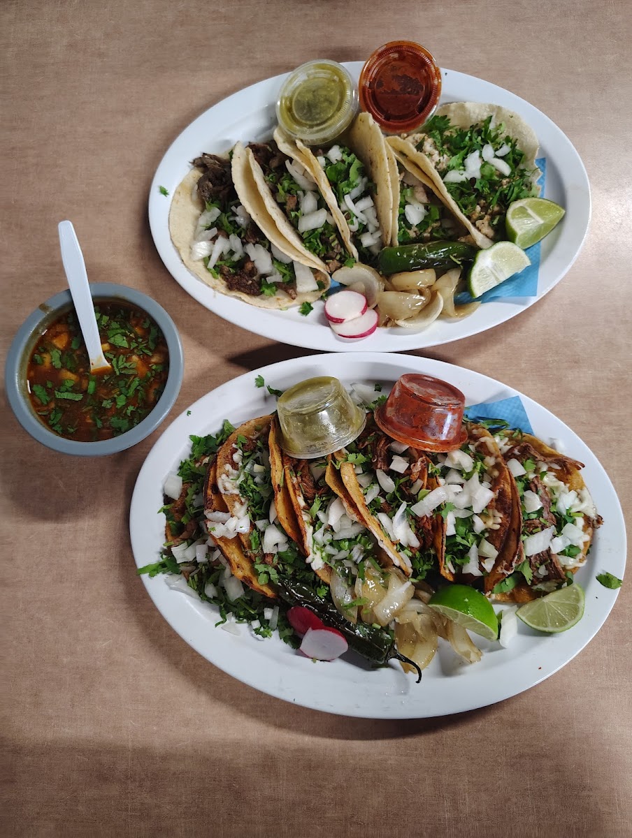 Los 2 Pollos Taqueria - Photo 2