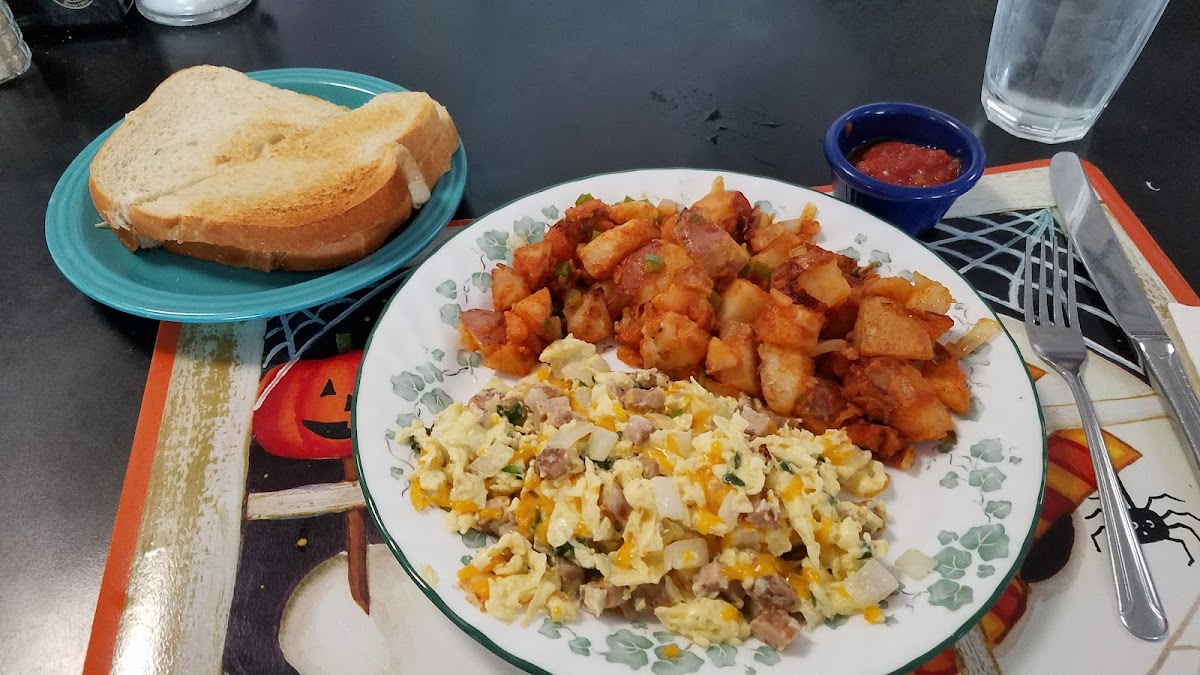 Bonny's Cafe - Photo 9