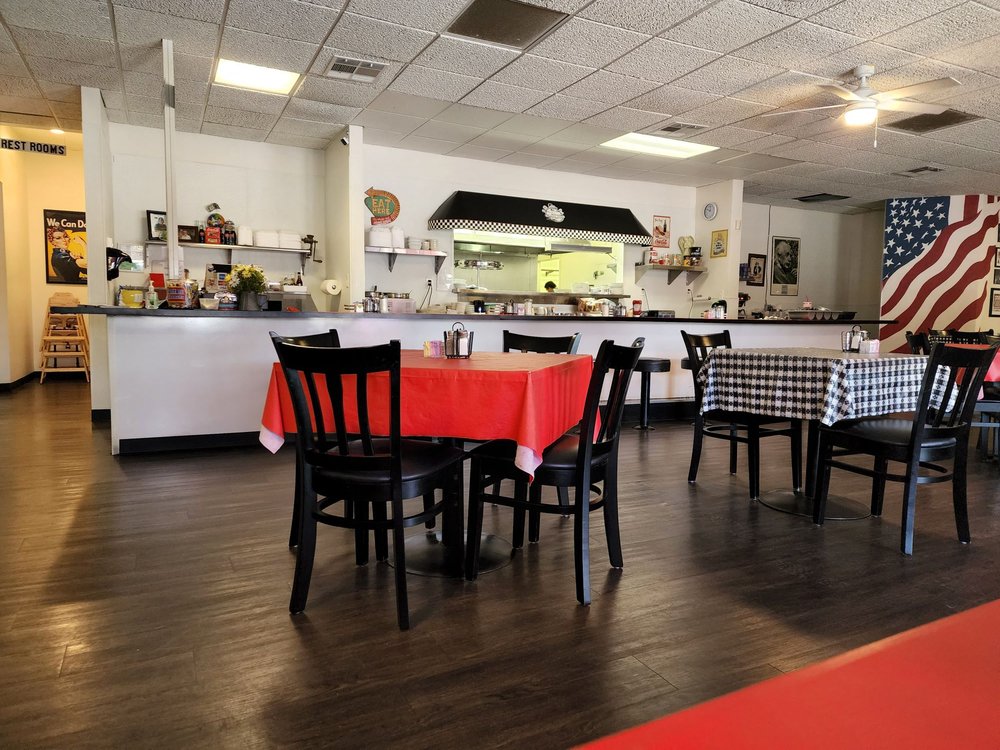 Bonny's Cafe - Photo 2