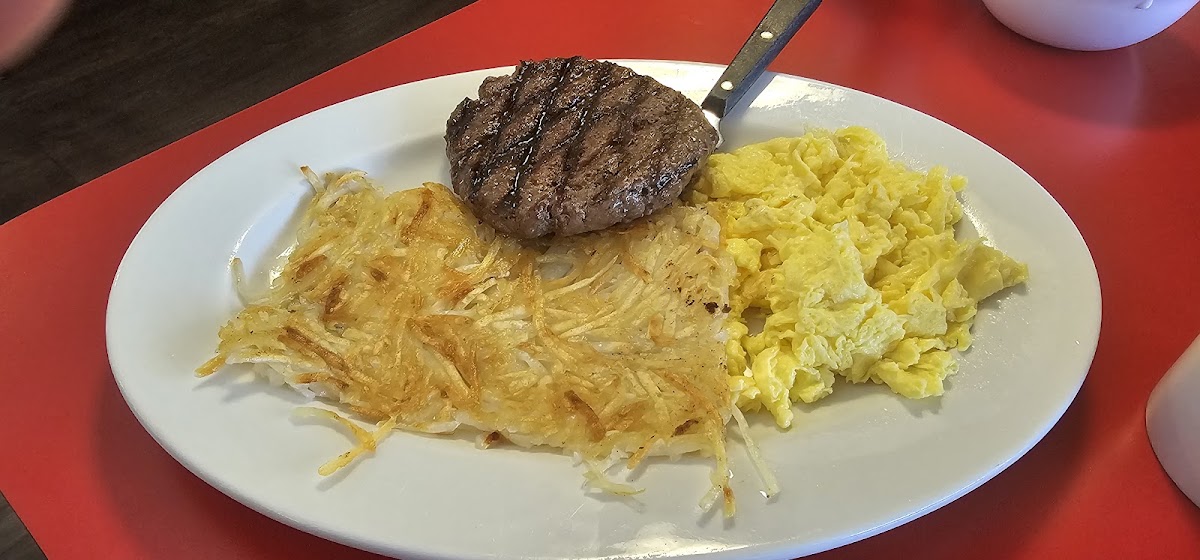 Bonny's Cafe - Photo 4