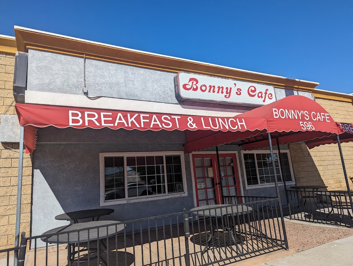 Bonny's Cafe - Photo 6