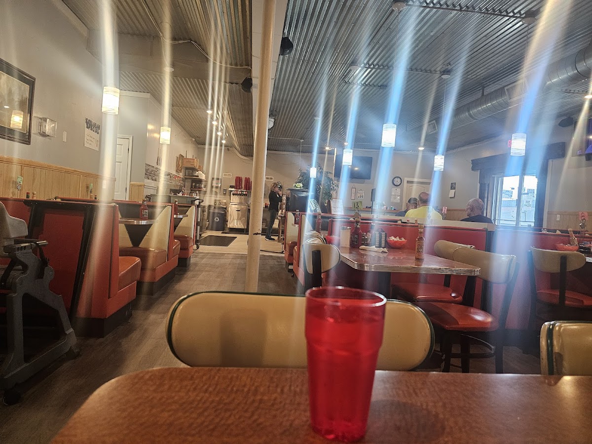 Savannah Family Restaurant - Photo 4