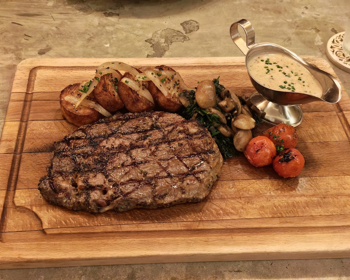 Grill Bar Steakhouse - Photo 2