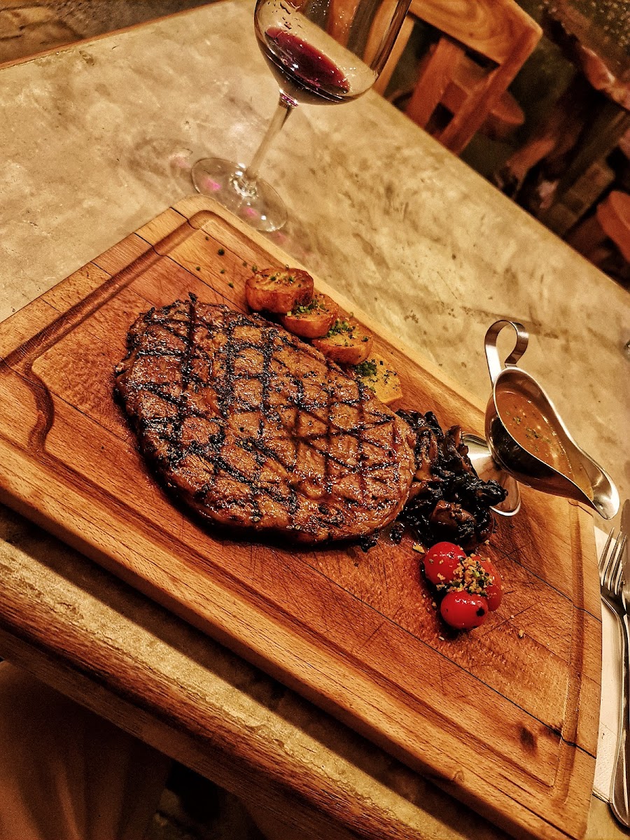 Grill Bar Steakhouse - Photo 4